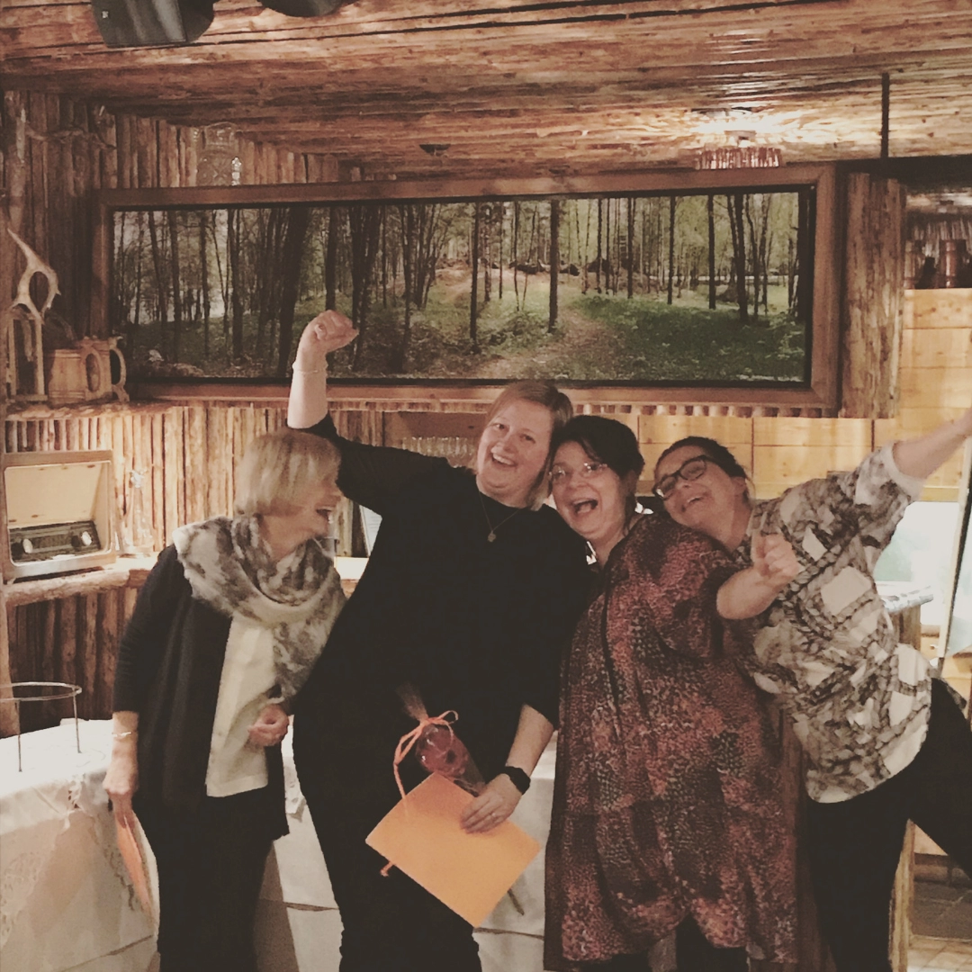 Punakynäpaholainen ja naisyrittäjät - Hankin yrittäjäkoulutukseni tätä kautta.